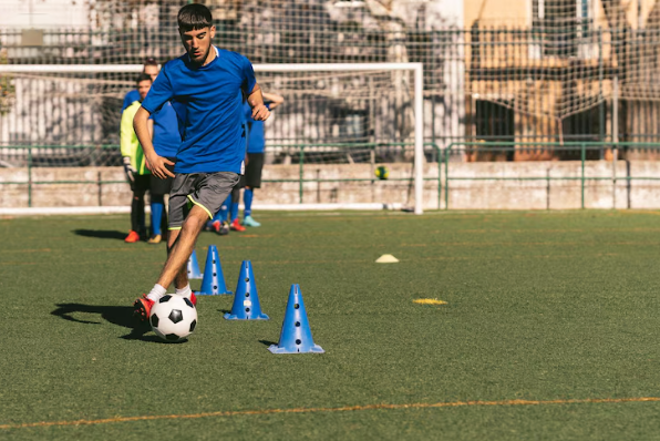 Footballers Community | Cross-Pattern (Five-Cone) Weave Drill